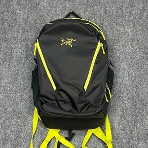 NWOT Arc'teryx Mantis 26 Backpack Black Yellow Lightweight Daypack Hiking Travel